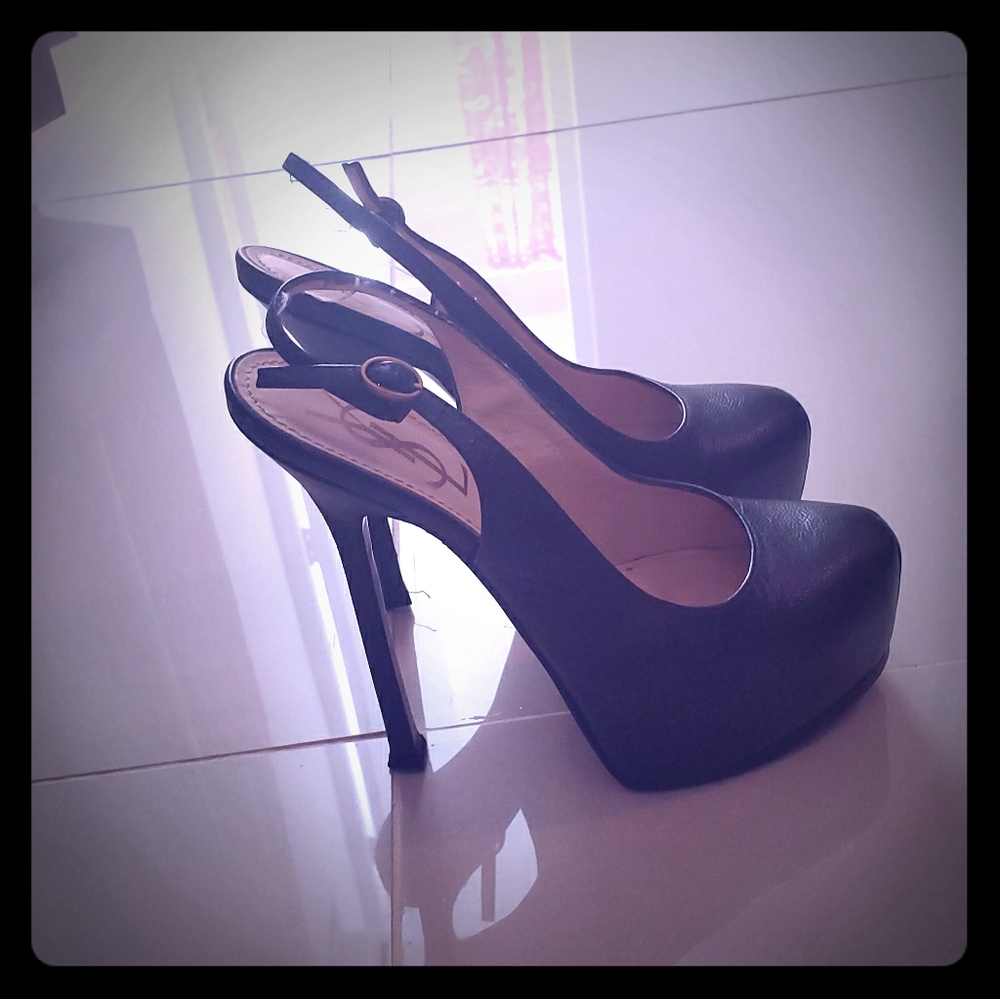 Yves Saint Laurent pumps